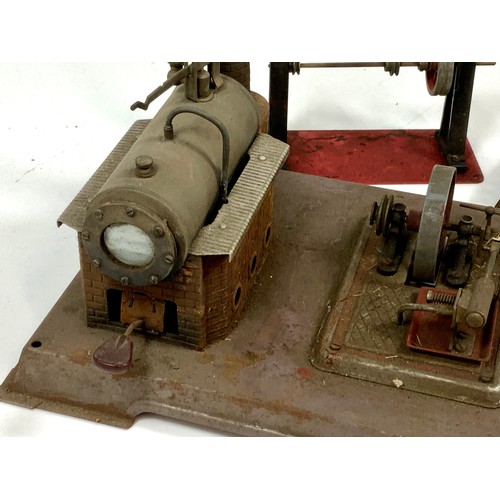 92 - PLINTHED LIVE STEAM WILESCO OR SIMILARLIVE STEAM MODEL, BOILER WITH BURNER GAUGE AND CHIMNEY, DRIVE ... 