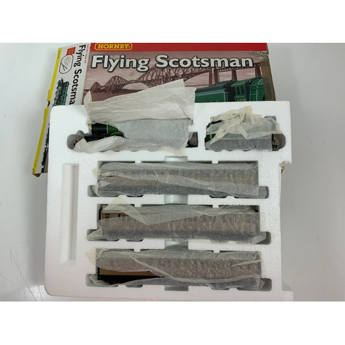 489 - HORNBY R1039, FLYING SCOTSMAN PART BOXED PART SET, COMPRISING LOCOMOTIVE & 3 COACHES