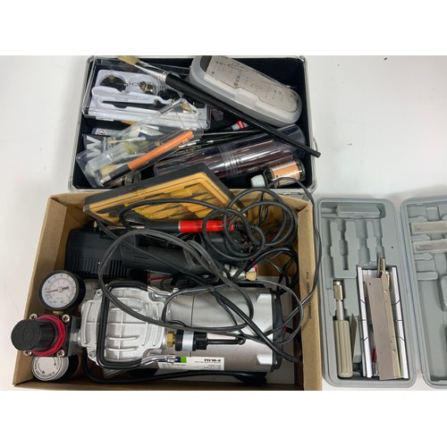 82 - MODELLERS FENGDA FD18-2 COMPRESSOR & SPRAYER, AIRBRUSH TOOLS, PLUS CASE OF BRUSHES, & DRAPERS PART S... 