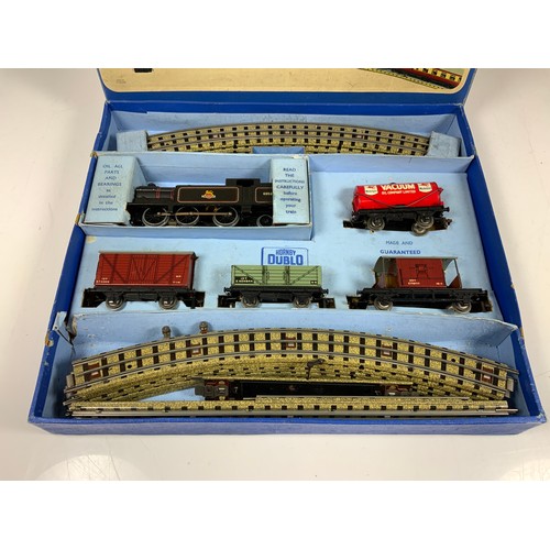 377 - HORNBY DUBLO, BOXED EDG17 TANK GOODS TRAIN SET, 3 RAIL, LOCOMOTIVE, 68567