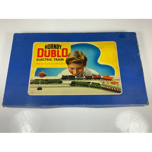 378 - HORNBY DUBLO, BOXED SET G25, WITH LMR 8F 48158, WAGONS & TRACK.