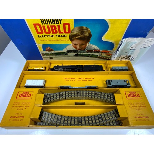 378 - HORNBY DUBLO, BOXED SET G25, WITH LMR 8F 48158, WAGONS & TRACK.