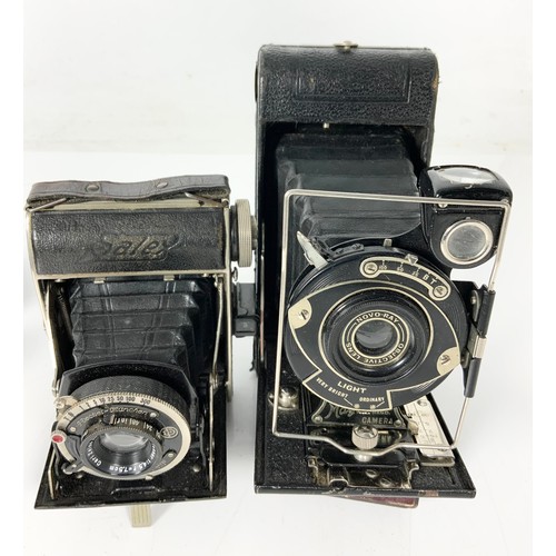 387 - COLLECTION OF VARIOUS VINTAGE CAMERAS & ACCESSORIES