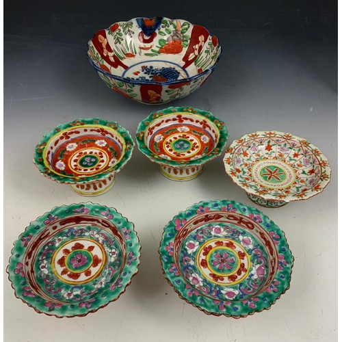 216 - ORIENTAL FLUTED BOWL TOGETHER WITH COLLECTION OF FOOTED BOWLS AND ORIENTAL OCTAGONAL TEA POT AF