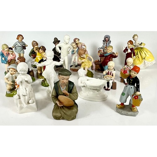 136 - LARGE QUANTITY PORCELAIN FIGURINES