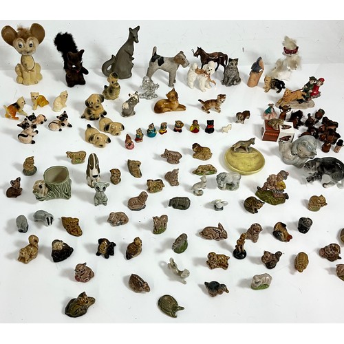 139 - LARGE COLLECTION OF MINIATURE ANIMAL FIGURES, WADE WHIMSIES AND OTHERS