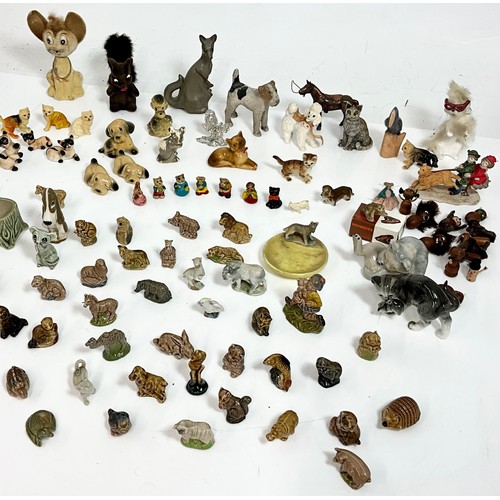 139 - LARGE COLLECTION OF MINIATURE ANIMAL FIGURES, WADE WHIMSIES AND OTHERS