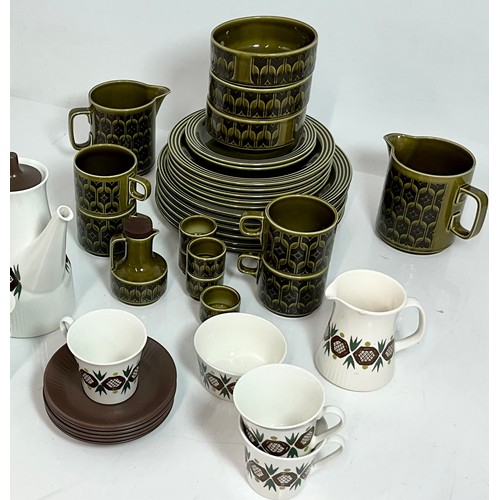 195 - 1970’s RETRO DESIGNS PART DINNER AND TEA SETS, HORNSEA GREEN HEIRLOOM AND FIGGJO FLINT ROLF OF NORWA... 