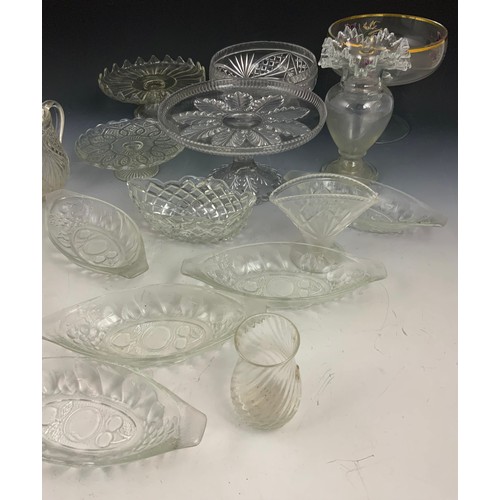 246 - QUANTITY OF GLASSWARE INC TAZZA’S COMPORTS ETC