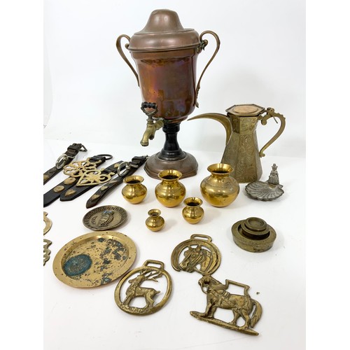 305 - COLLECTION OF BRASS & COPPER INC HORSE BRASSES