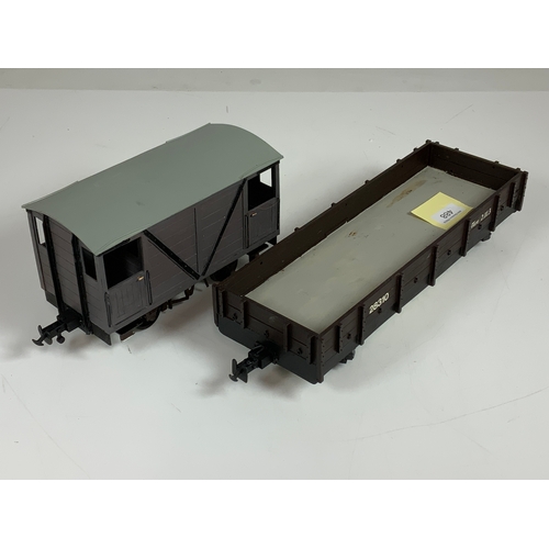 2 ACCUCRAFT U/B GAUGE 1 / 0 GAUGE MODEL RAILWAY WAGONS, OPEN BOGIE