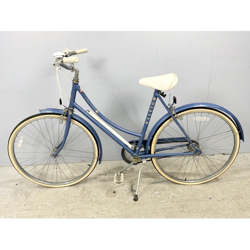 570 - LADIES RALEIGH CHILTERN BICYCLE, APPEARS TO BE IN GOOD CONDITION