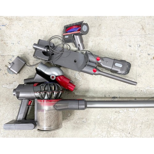 414 - DYSON V8 ANIMAL VACUUM CLEANER