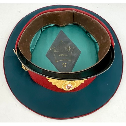 447 - HAT BOX CONTAINING A RUSSIAN MILITARY HAT, A RUSSIAN MILITARY CAP AND SOVIET UNION FLAG. APPROX. SIZ... 