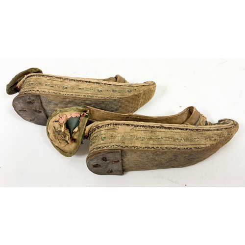 452 - ORIENTAL SILK  FOOT BINDINGS  / SLIPPERS