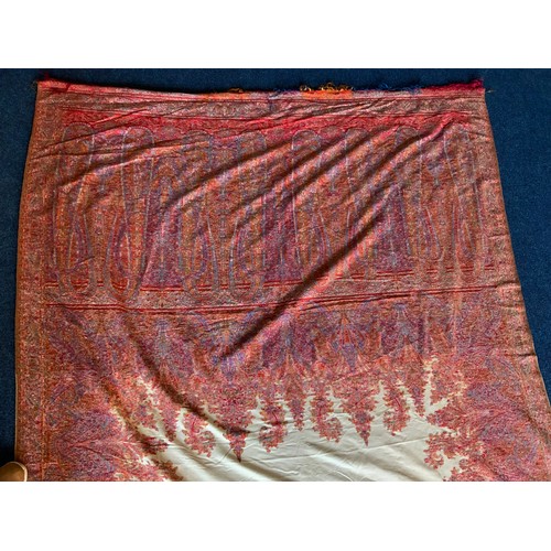 464 - LARGE VINTAGE THROW 319cm x 162cm