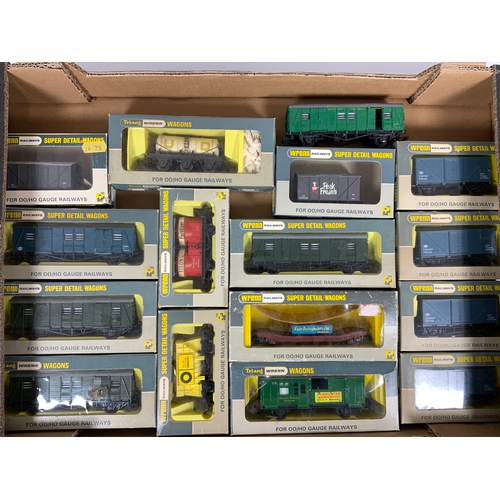 380 - WRENN, 6 BOXED WAGONS, UTILITY VANS, HORSEBOX & LOMAC, PLUS 9 IN THE WRONG BOXES. & A U/B SR UTILITY... 