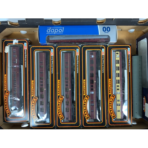 344 - 5 BOXED MAINLINE COACHES, PLUS A DAPOL LMS STANIER SUBURBAN & U/B LMS 57’ BRAKE, 7 IN TOTAL