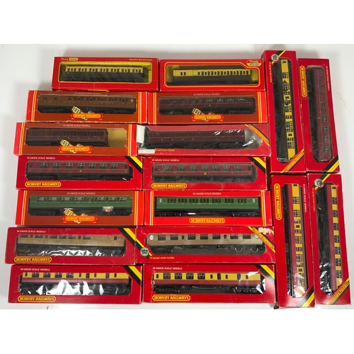 342 - HORNBY 18 ASSORTED 00 SCALE MODEL RAILWAY COACHES, MIXED EPOCHS & COMPANIES, SR, LNER, LMS, BR, GWR.... 