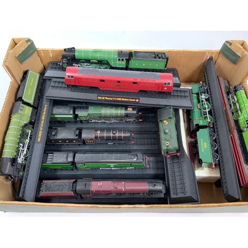 301 - ATLAS & SIMILAR, COLLECTION OF PLINTHED 00 GAUGE STATIC MODELS, STEAM & DIESEL, APPROX. 50