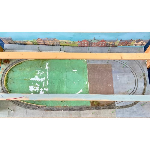 302 - MODEL TRAMWAY DIORAMA AND LAYOUT  APPROX. 125 CM X 60 CM, WITH OVAL OF TRAM TRACK AND INNER LOOP, OV... 