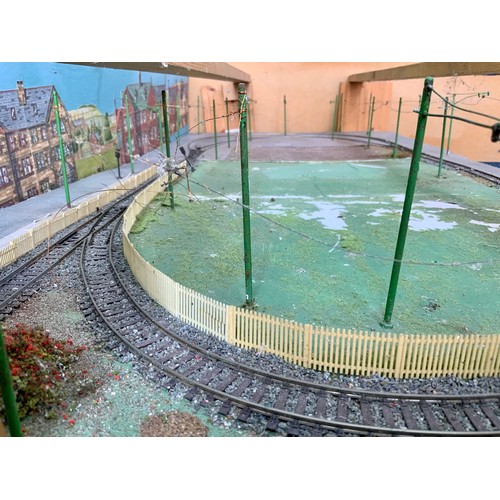 302 - MODEL TRAMWAY DIORAMA AND LAYOUT  APPROX. 125 CM X 60 CM, WITH OVAL OF TRAM TRACK AND INNER LOOP, OV... 