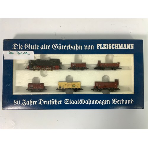 310 - FLEISCHMANN N GAUGE, 7886 COMMEMORATIVE SET, 80 YEAR SET, 0-10-0 GERMAN TANK & 5 WAGONS