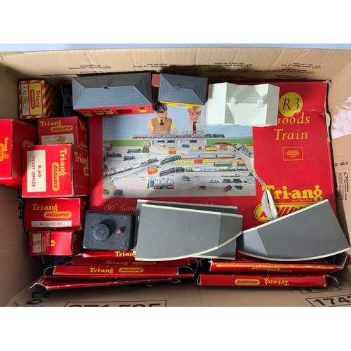 337 - TRI-ANG AND OTHER MODEL RAILWAY, SOME BOXED – INCLUDES A R3 GOODS TRAIN SET BOX (NO CONTENTS), SERIE... 