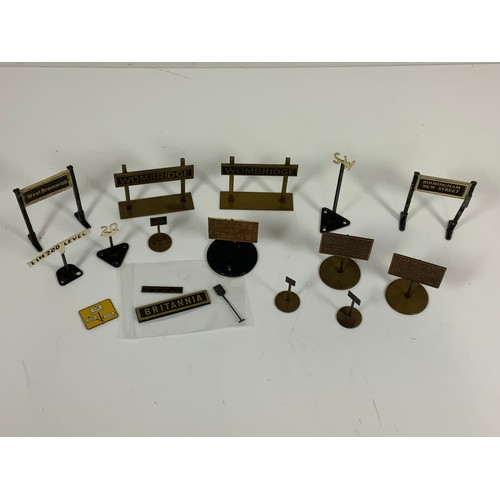 374 - LARGE SCALE MODEL RAILWAY ACCESSORIES, STATION SIGNS, BEWARE OF TRAINS, GRADIENT POST, PLUS 00 SCALE... 