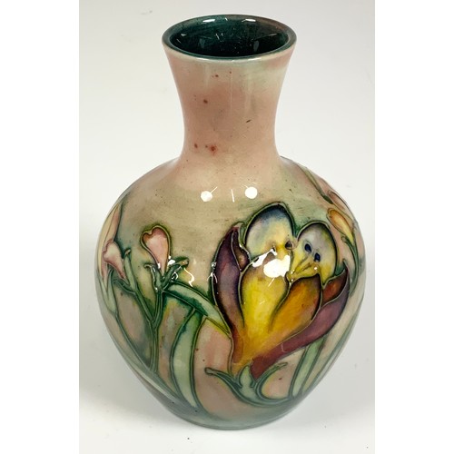 150 - SQUAT MOORCROFT VASE WITH ORIGINAL PAPER LABEL 13cm TALL