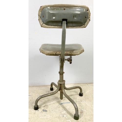 562 - OPERATOR’S STOOL