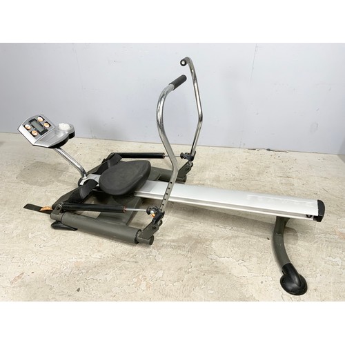 569 - AV500 ROWING MACHINE