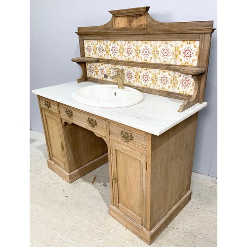 560 - VANITY UNIT WITH BUILT-IN SINK