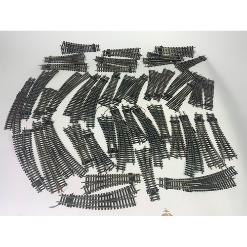 319 - 00 SCALE MODEL RAILWAY POINTS, PECO & HORNBY, 43 IN TOTAL POINTS