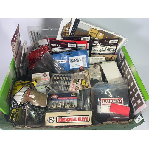 321 - A REALLY GOOD BOX OF MODEL RAILWAY ACCESSORIES, SCENARY WILLS KIT BUILDINGS, METCALFE, ETC. ETC.