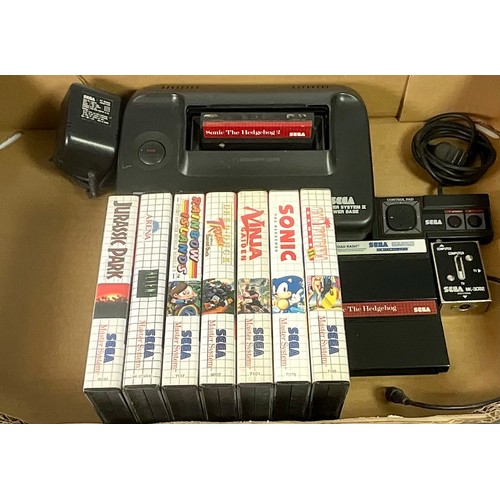 35 - SEGA MASTER SYSTEM CONSOLE, CONTROLLER AND BOXED GAMES BUNDLE