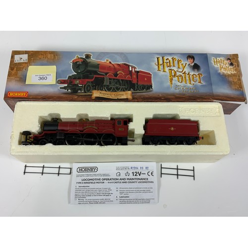 360 - HORNBY BOXED R2337 HOGWARTS EXPRESS CASTLE CLASS LOCOMOTIVE. Note damage to tender at rear, please s... 