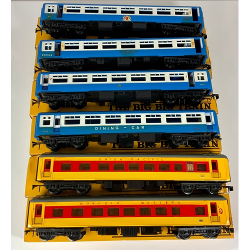 438 - HORNBY / TRIANG ROVEX COACHES AS SHOWN, INC.  UNION PACIFIC, NORFOLK WESTERN, BR SOME REPAINTED AND ... 