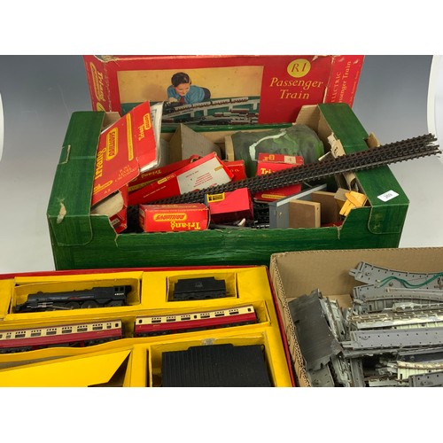 269 - TRIANG R1 PRINCESS ELIZABETH SET, ALL P/W, AS SHOWN, PLUS BOX OF SERIES 2/3 TRACK, AND A BOX OF SERI... 