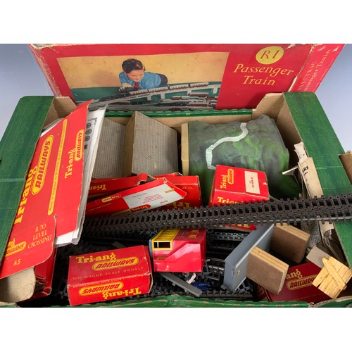 269 - TRIANG R1 PRINCESS ELIZABETH SET, ALL P/W, AS SHOWN, PLUS BOX OF SERIES 2/3 TRACK, AND A BOX OF SERI... 