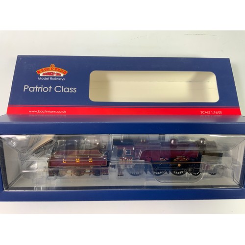 421 - BACHMANN 2 BOXED LOCOMOTIVES, PATRIOT  31-204 5530 SIR FRANK REE, LMS CRIMSON, T/W 31-210K PATRIOT 4... 