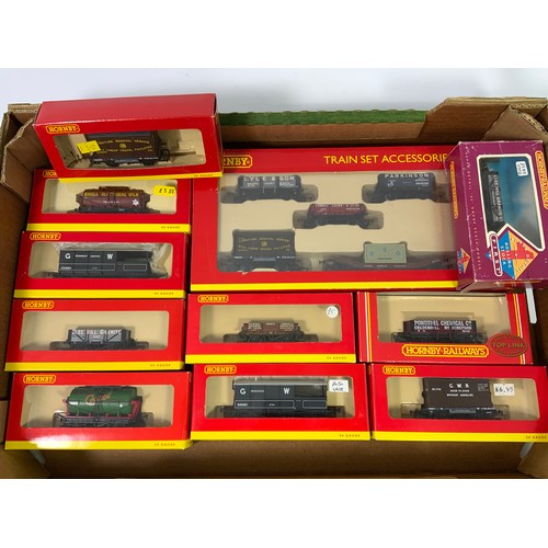 277 - HORNBY MODEL RAILWAY WAGONS, 10 BOXED WAGONS PLUS A TRAIN SET ACCESSORIES SET OF 5 WAGONS