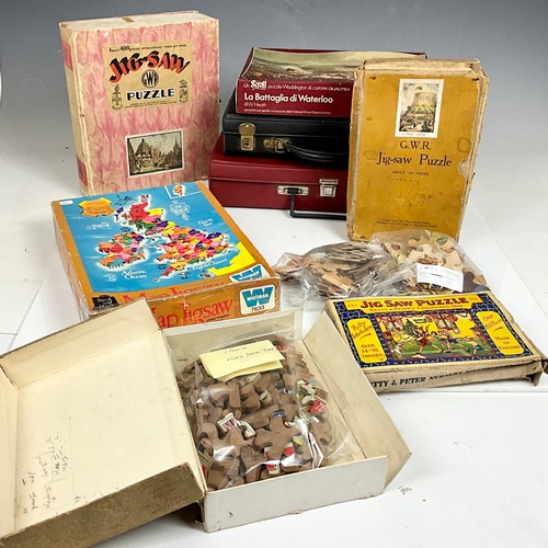 253 - VINTAGE JIGSAW PUZZLES INC. 2 GWR AND STORAGE CASES FOR LOOSE JIGSAWS