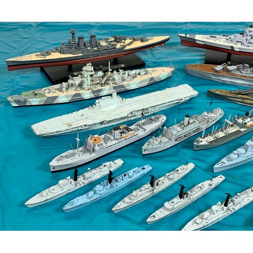 77 - MODEL WARSHIPS, TRING MINIC, INC M753 ALBION, SUPERB, SWIFTSURE, BLACKPOOL, DARING, VIGILANT, TON CL... 