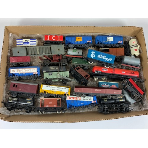 286 - 31 U/B MODEL RAILWAY WAGONS, MIXED ASSORTMENT BUT INCLUDING TRIX TRAINS