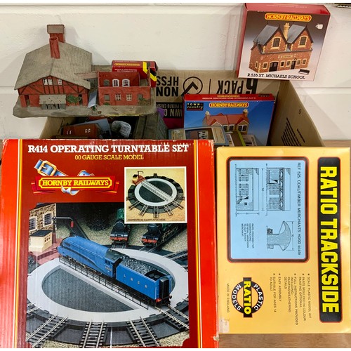 271 - MODEL RAILWAY SCENIC ACCESSORIES, INC. HORNBY BUILDINGS, MOST EX LAYOUT, PLUS RATIO, HORNBY TURNTABL... 