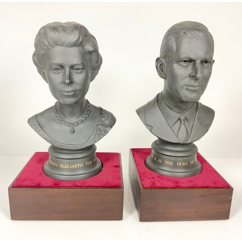 86 - ROYAL DOULTON BLACK BASALT  SILVER WEDDING QUEEN ELIZABETH II & DUKE OF EDINBURGH BUST WITH COA BOXE... 