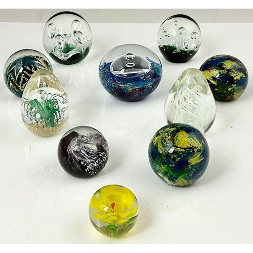 278 - QUANTITY OF ART GLASS PAPERWEIGHTS INC. MOLINO AND CAITHNESS