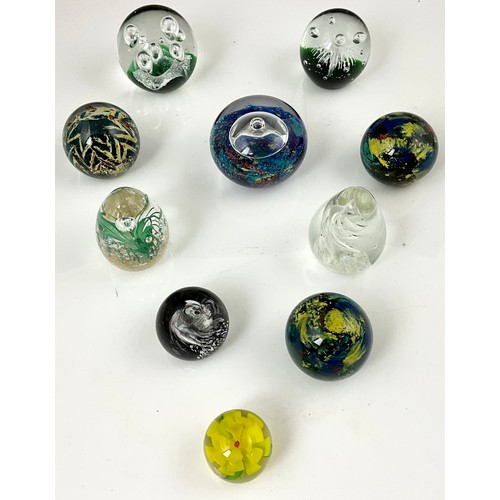 278 - QUANTITY OF ART GLASS PAPERWEIGHTS INC. MOLINO AND CAITHNESS