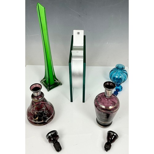 262 - MODERN ART RIBBON VASE, TOGETHER WITH MID CENTURY GREEN VASE, PURPLE DECANTERS AND BLUE SCENT BOTTLE